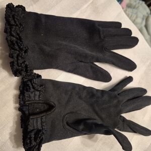 Elegant Black Ruffled Women's Gloves